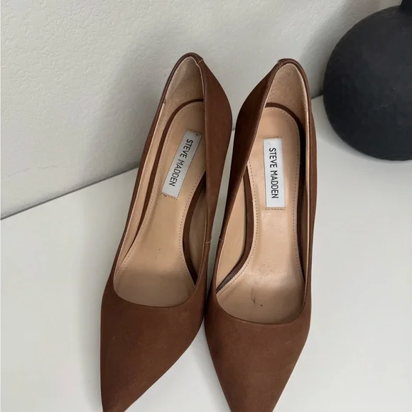 Steve Madden Brown Pointed Toe Heels - Picture 2 of 5